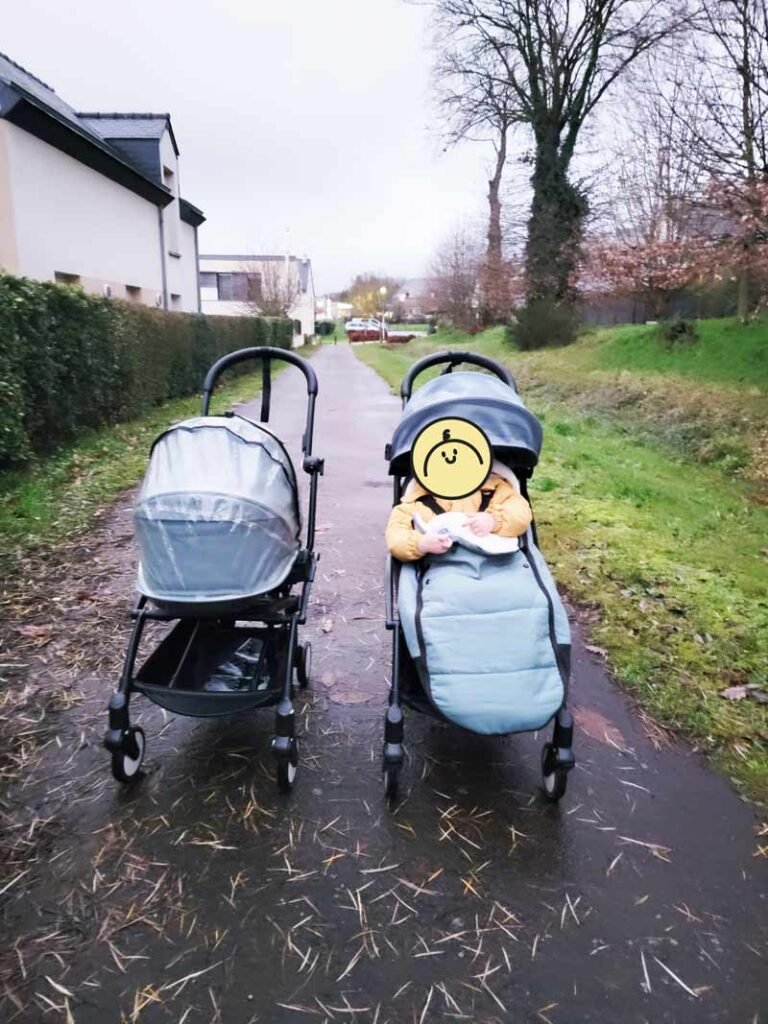 Zwei YOYO Babyzen Kinderwagen mit liegewanne und Regenschutz und 6+ Pack mit fußsack