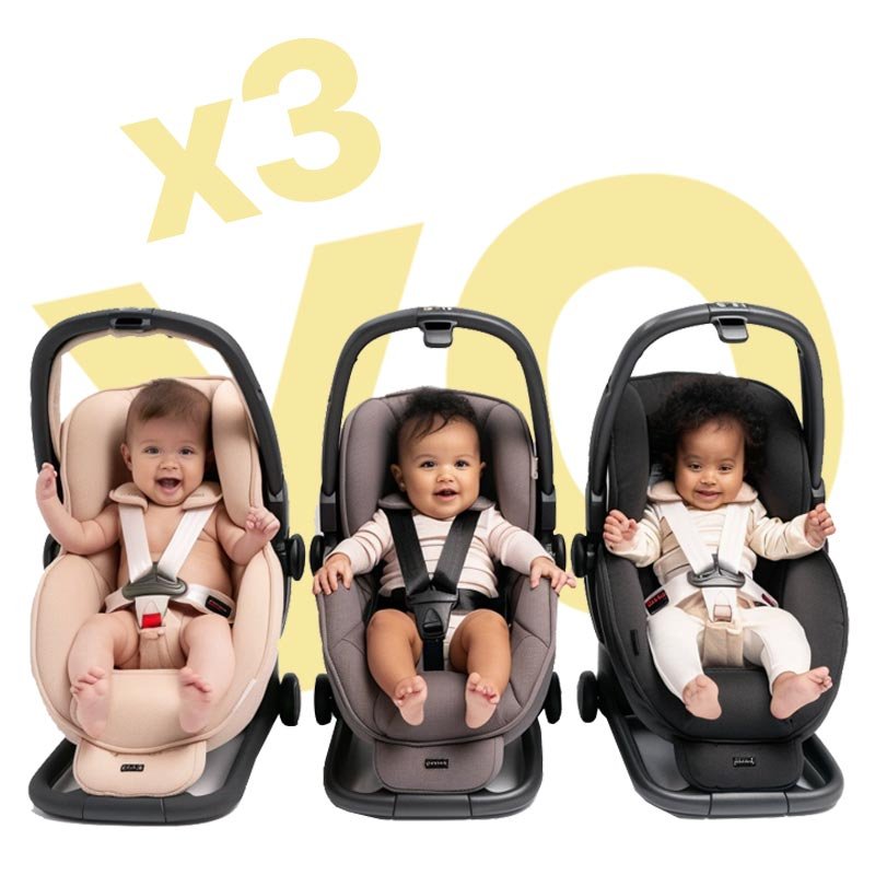 3 Babyschalen in einem Auto